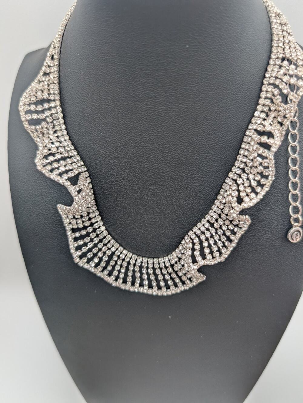 C 1946 Elegant Silver Tone Rhinestone Collar Choker Necklace Statement Fashion
